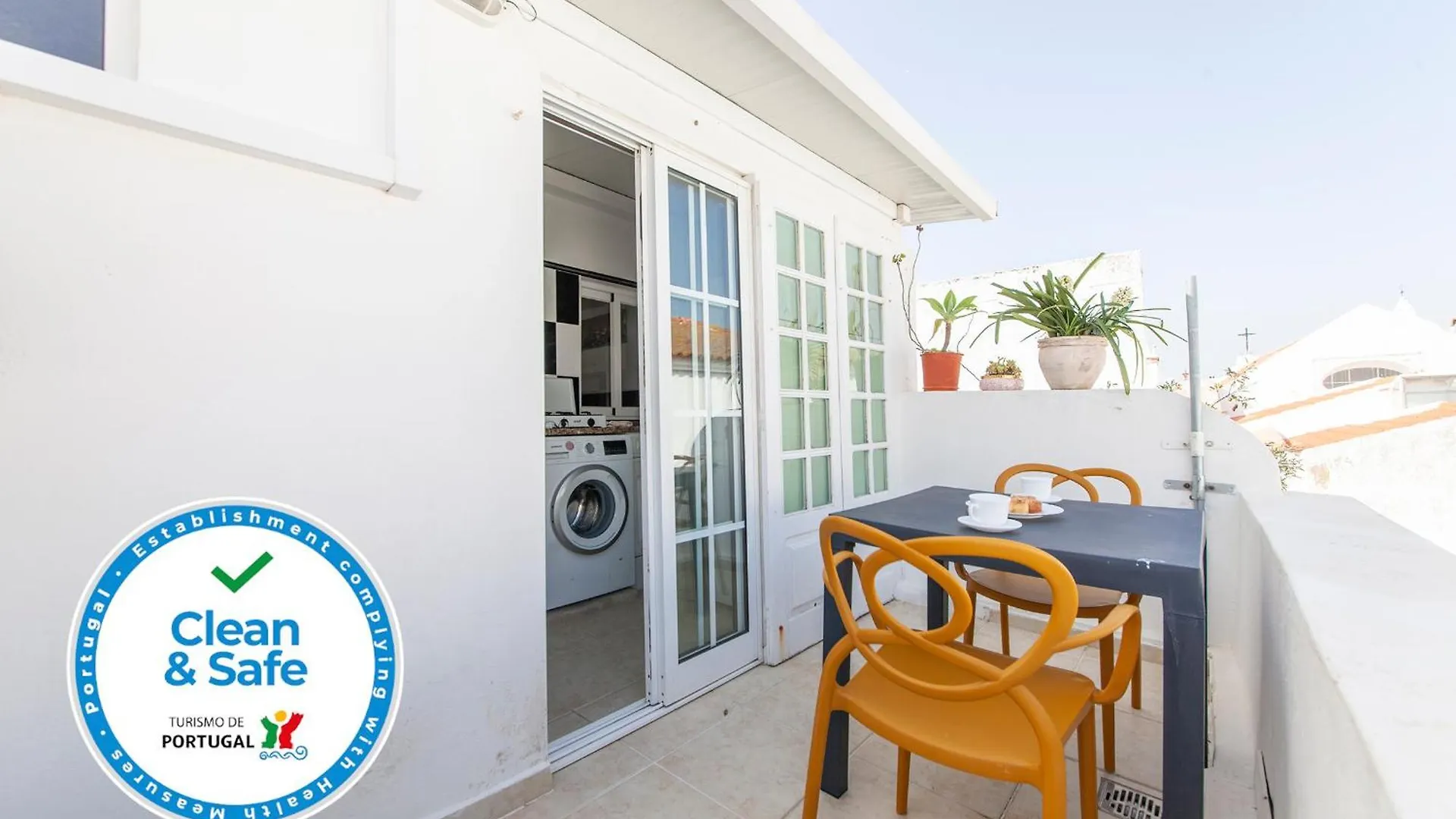 Governors Row Studios Lagos 0*,  Portugal